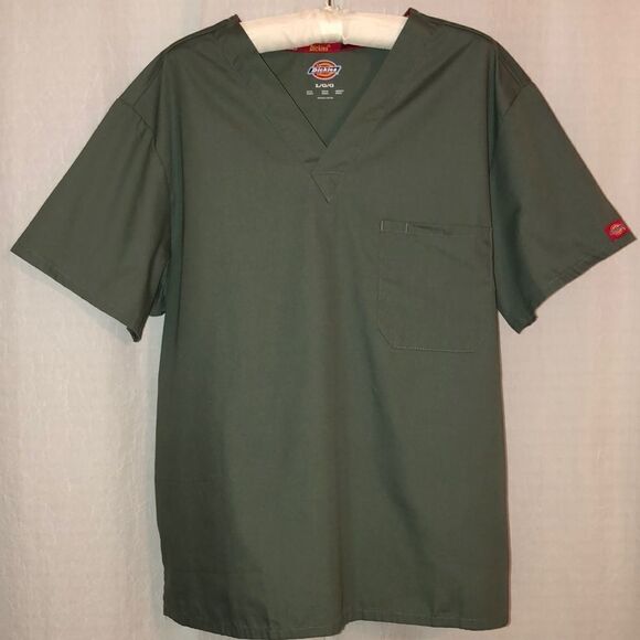 Dickies L Men’s Camo Green V Neck One Pocket Scrub Top - Picture 1 of 11
